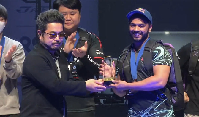 Arslan Ash oleh Katsuhiro Harada